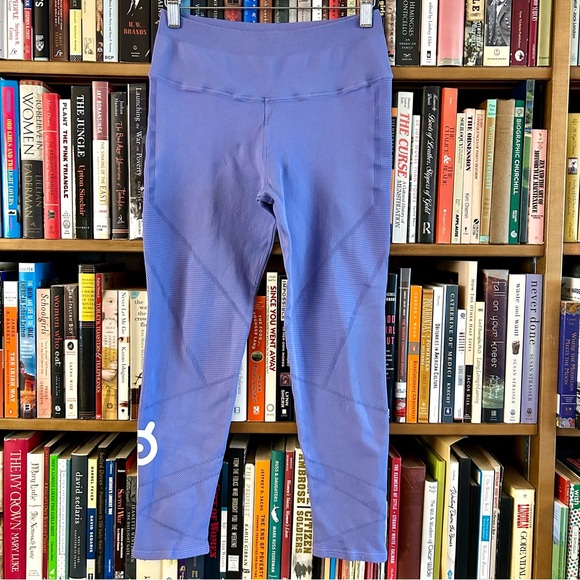 Peloton Pants - Peloton Purple Periwinkle Seamless Shapeshifter 7/8 Leggings size Large